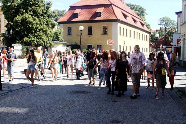 parada-zombi-wiecej-takich-imprez-mowili-uczestnicy-marszu-i-widzowie-foto-41673