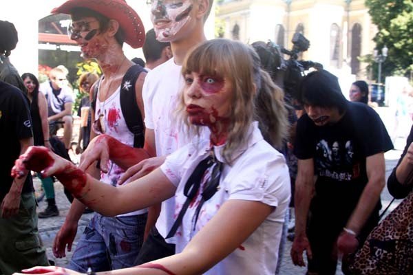 parada-zombi-wiecej-takich-imprez-mowili-uczestnicy-marszu-i-widzowie-foto-41673