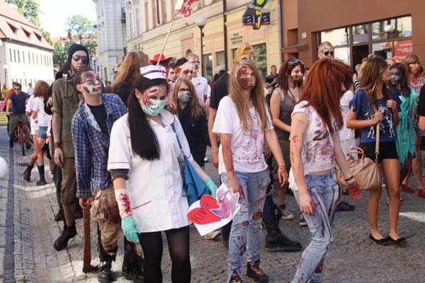 parada-zombi-wiecej-takich-imprez-mowili-uczestnicy-marszu-i-widzowie-foto-41673