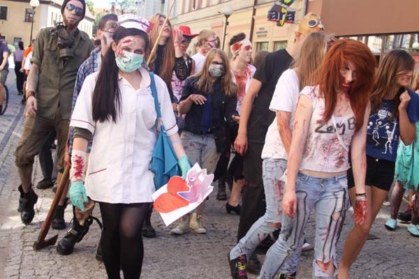 parada-zombi-wiecej-takich-imprez-mowili-uczestnicy-marszu-i-widzowie-foto-41673