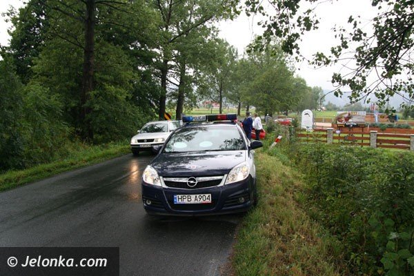 mitsubishi-kierowane-przez-kobiete-wbio-sie-w-barierke-mostu-foto-41725