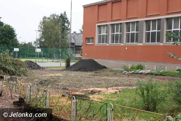 nowy-plac-zabaw-w-sobieszowskiej-szkole-podstawowej-nr-15-41776