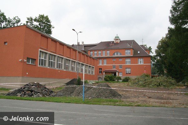 nowy-plac-zabaw-w-sobieszowskiej-szkole-podstawowej-nr-15-41776
