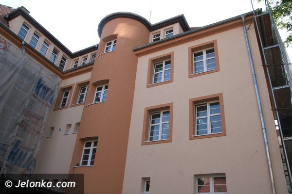 starostwo-powiatowe-w-jeleniej-gorze-przenosi-wydziay-41829