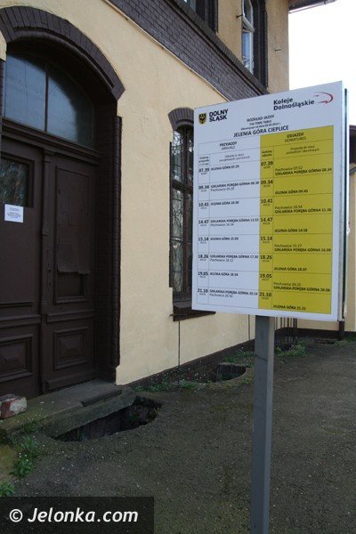 z-cieplickiej-stacji-na-peron-przez-pot-foto-41913