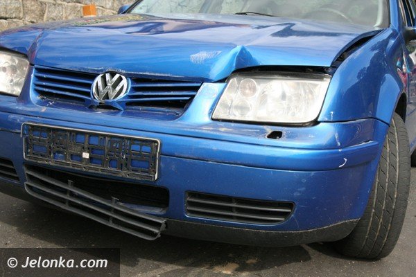 volkswagen-wjecha-w-ty-radiowozu-foto-41972