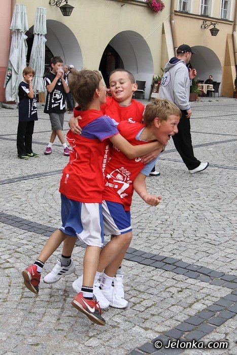 swieto-koszykowki-na-jeleniogorskim-rynku-dzien-pierwszy-foto-42030