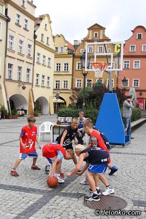 swieto-koszykowki-na-jeleniogorskim-rynku-dzien-pierwszy-foto-42030