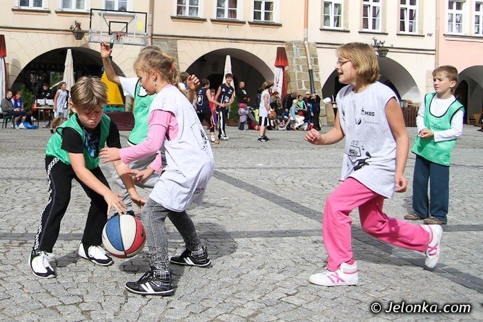 swieto-koszykowki-na-jeleniogorskim-rynku-dzien-pierwszy-foto-42030