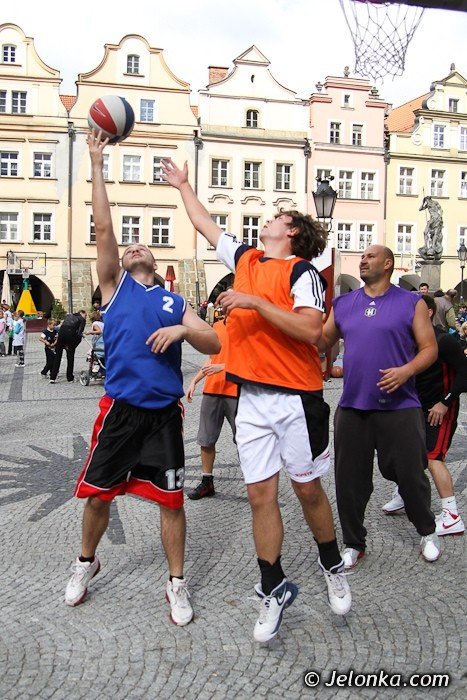 swieto-koszykowki-na-jeleniogorskim-rynku-dzien-pierwszy-foto-42030