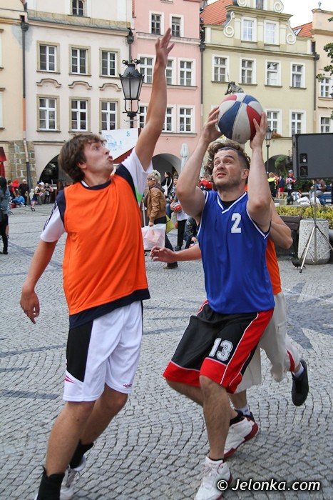 swieto-koszykowki-na-jeleniogorskim-rynku-dzien-pierwszy-foto-42030
