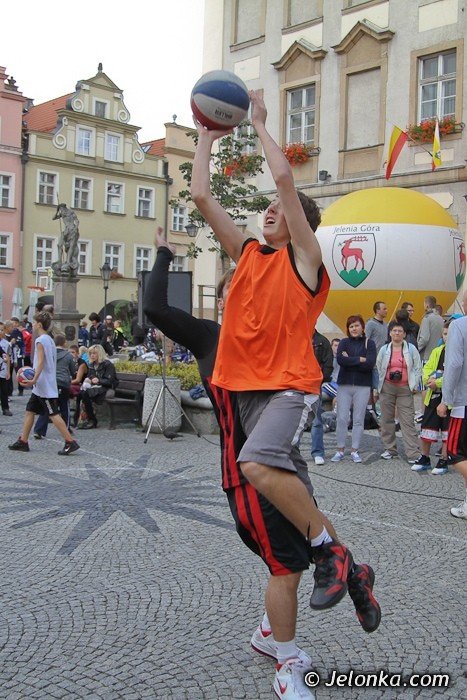 swieto-koszykowki-na-jeleniogorskim-rynku-dzien-pierwszy-foto-42030