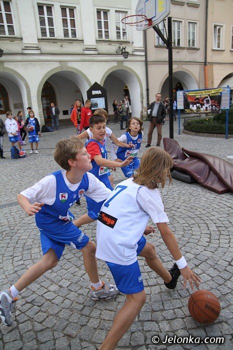 swieto-koszykowki-na-jeleniogorskim-rynku-dzien-pierwszy-foto-42030