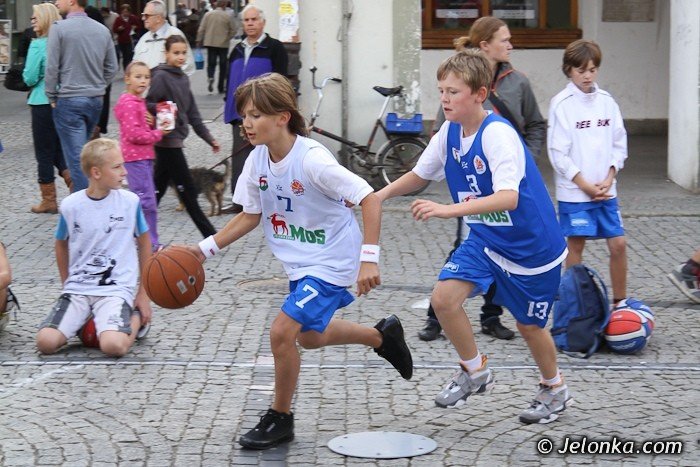 swieto-koszykowki-na-jeleniogorskim-rynku-dzien-pierwszy-foto-42030