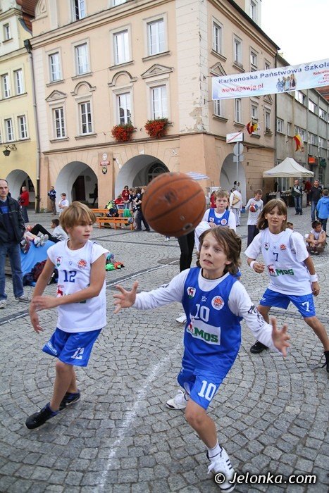 swieto-koszykowki-na-jeleniogorskim-rynku-dzien-pierwszy-foto-42030