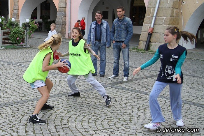 swieto-koszykowki-na-jeleniogorskim-rynku-dzien-pierwszy-foto-42030