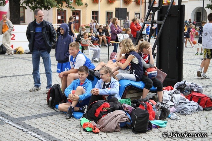 swieto-koszykowki-na-jeleniogorskim-rynku-dzien-pierwszy-foto-42030