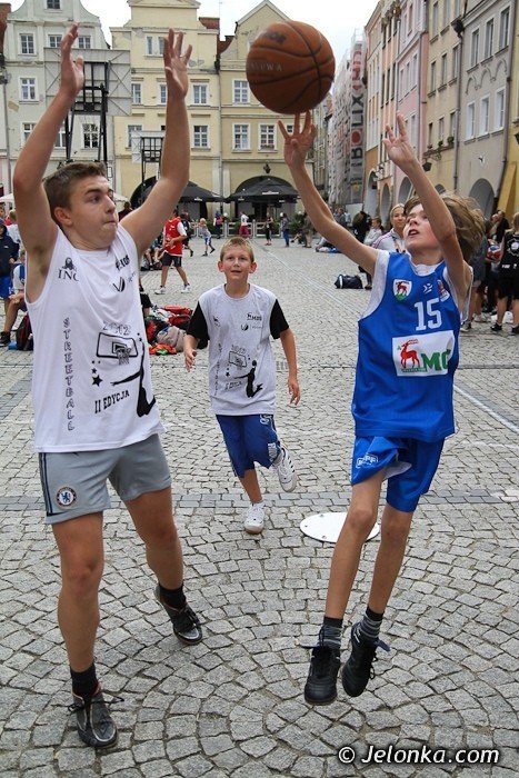 swieto-koszykowki-na-jeleniogorskim-rynku-dzien-pierwszy-foto-42030