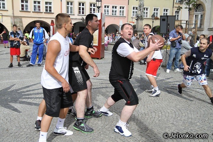 swieto-koszykowki-na-jeleniogorskim-rynku-dzien-pierwszy-foto-42030