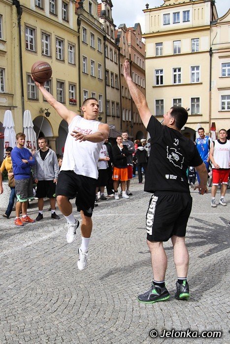 swieto-koszykowki-na-jeleniogorskim-rynku-dzien-pierwszy-foto-42030
