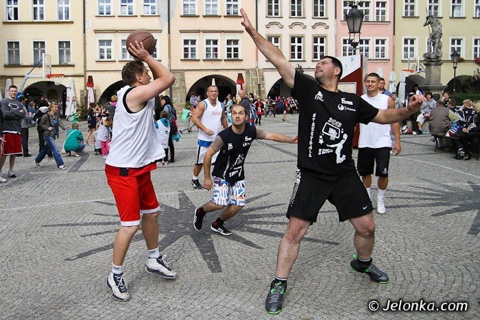 swieto-koszykowki-na-jeleniogorskim-rynku-dzien-pierwszy-foto-42030