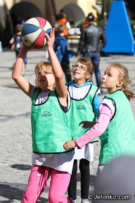 swieto-koszykowki-na-jeleniogorskim-rynku-dzien-pierwszy-foto-42030