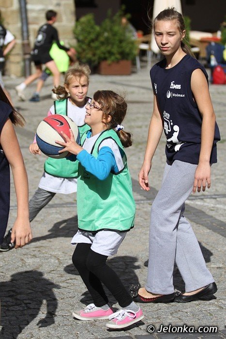 swieto-koszykowki-na-jeleniogorskim-rynku-dzien-pierwszy-foto-42030