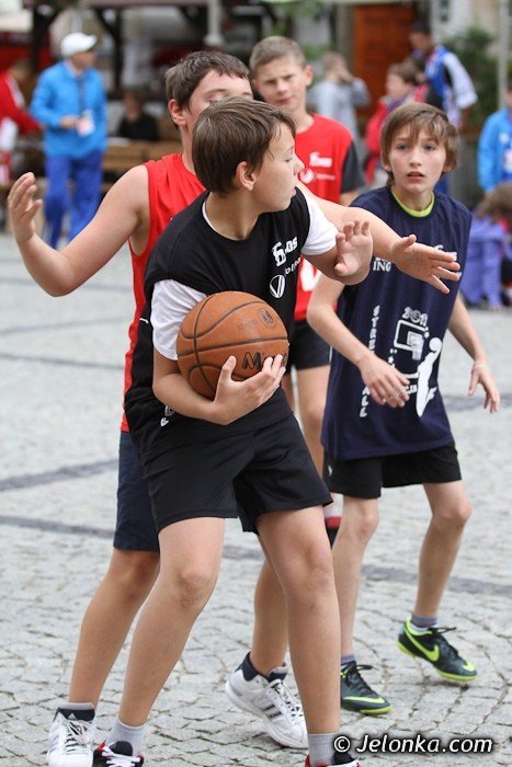 swieto-koszykowki-na-jeleniogorskim-rynku-dzien-pierwszy-foto-42030
