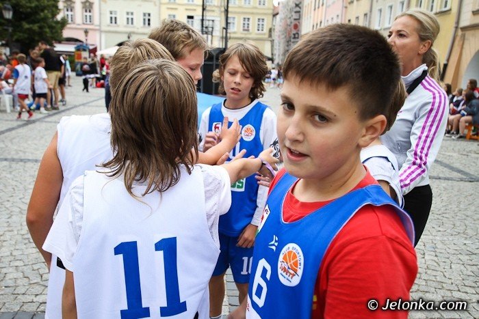 swieto-koszykowki-na-jeleniogorskim-rynku-dzien-pierwszy-foto-42030