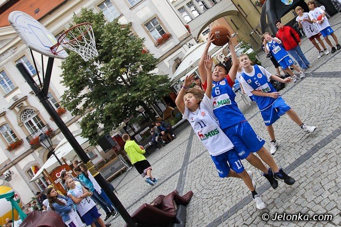 swieto-koszykowki-na-jeleniogorskim-rynku-dzien-pierwszy-foto-42030