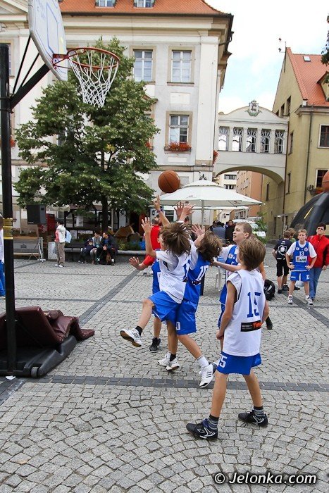 swieto-koszykowki-na-jeleniogorskim-rynku-dzien-pierwszy-foto-42030