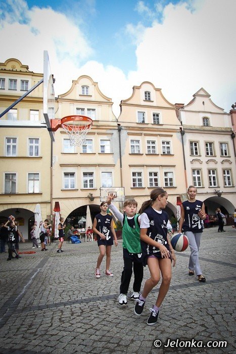 swieto-koszykowki-na-jeleniogorskim-rynku-dzien-pierwszy-foto-42030