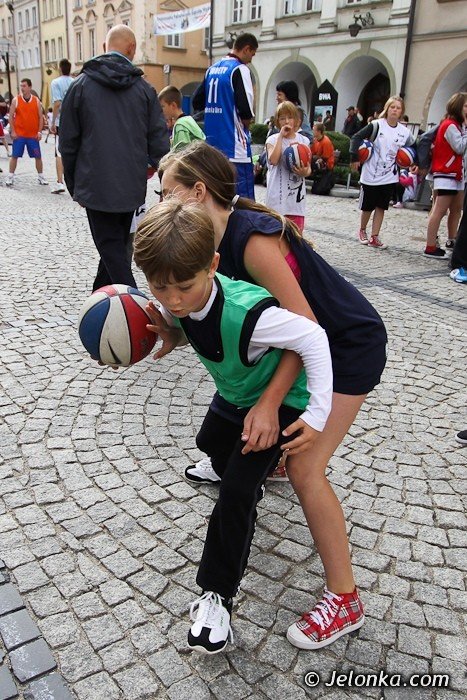 swieto-koszykowki-na-jeleniogorskim-rynku-dzien-pierwszy-foto-42030