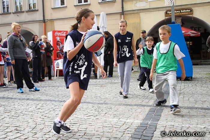 swieto-koszykowki-na-jeleniogorskim-rynku-dzien-pierwszy-foto-42030
