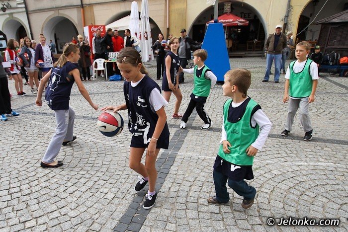 swieto-koszykowki-na-jeleniogorskim-rynku-dzien-pierwszy-foto-42030