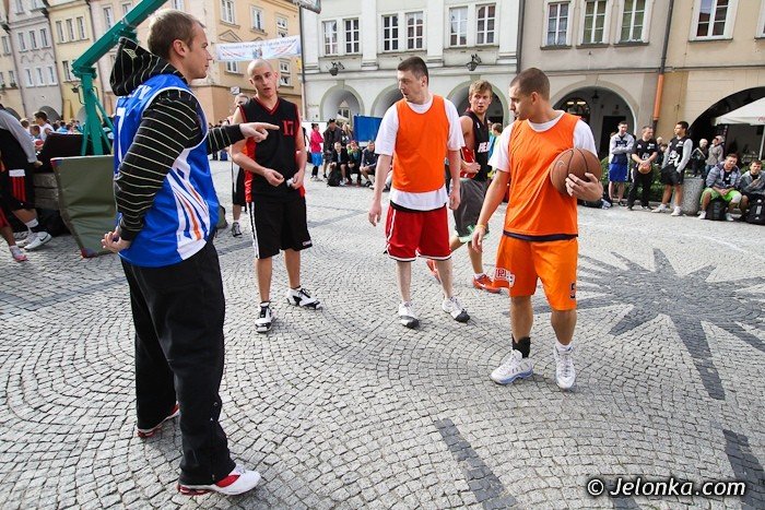 swieto-koszykowki-na-jeleniogorskim-rynku-dzien-pierwszy-foto-42030