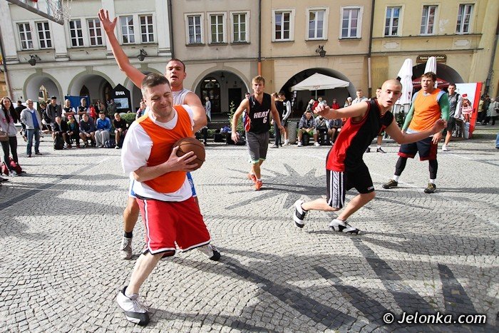 swieto-koszykowki-na-jeleniogorskim-rynku-dzien-pierwszy-foto-42030
