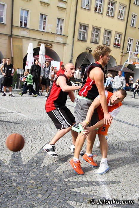 swieto-koszykowki-na-jeleniogorskim-rynku-dzien-pierwszy-foto-42030