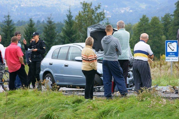 czoowka-w-mysakowicach-piec-osob-przewieziono-do-szpitala-foto-42036