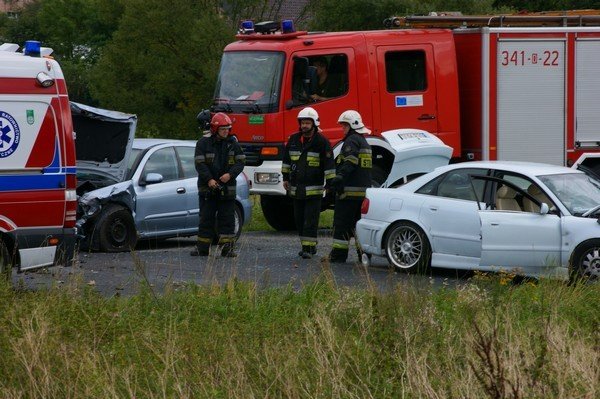 czoowka-w-mysakowicach-piec-osob-przewieziono-do-szpitala-foto-42036