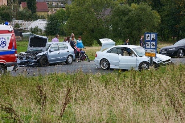 czoowka-w-mysakowicach-piec-osob-przewieziono-do-szpitala-foto-42036