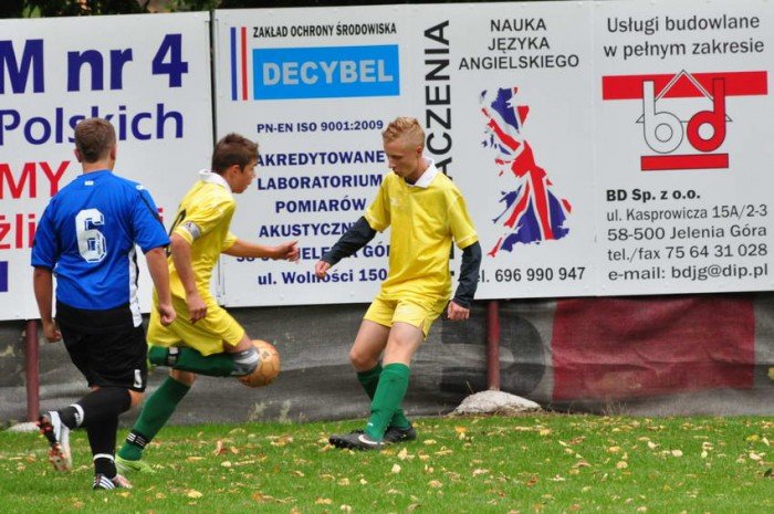 osiem-bramek-juniorow-modszych-kksu-uzyce-na-kolanach-foto-42043