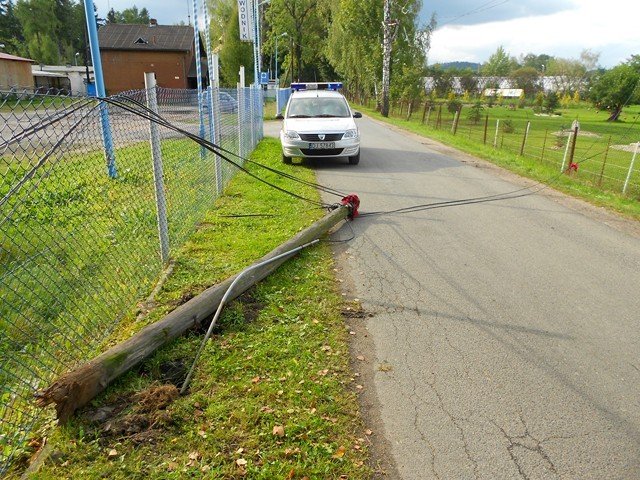 supy-telekomunikacyjne-spady-na-ulice-42049
