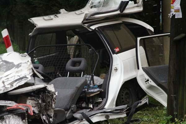 wypadek-w-kaczorowie-osobowka-zderzya-sie-z-autobusem-foto-42097