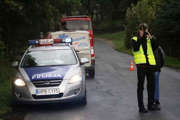 wypadek-w-kaczorowie-osobowka-zderzya-sie-z-autobusem-foto-42097