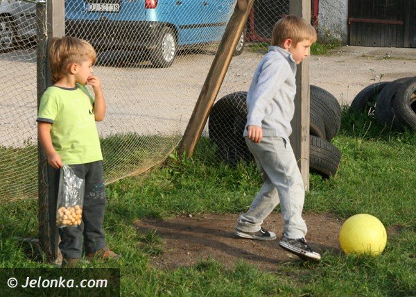 mieszkancy-malinnika-walcza-o-rozbudowe-placu-zabaw-i-czekaja-na-radnego-foto-42103