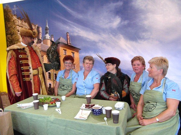 mieszkancy-jeleniogorskiego-powiatu-na-dozynkach-prezydenckich-foto-42126