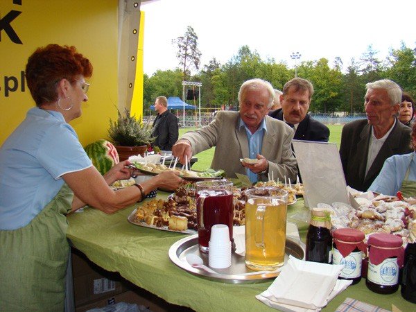 mieszkancy-jeleniogorskiego-powiatu-na-dozynkach-prezydenckich-foto-42126