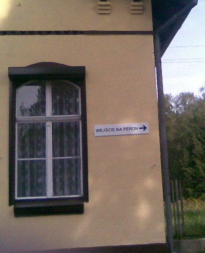 pkp-oznakoway-wejscie-na-peron-w-cieplicach-42143
