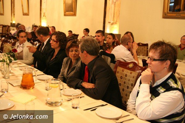 osoby-guche-i-niedosyszace-obchodziy-swoj-dzien-foto-42150